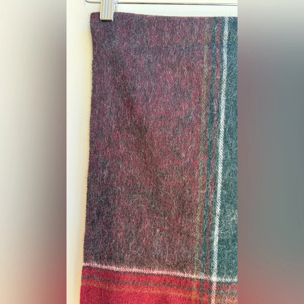 Suantrai Of Ireland 100% Wool Scarf Burgundy & Black